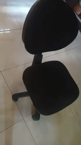 Vendo cadeira bem confortável usada mais conservada