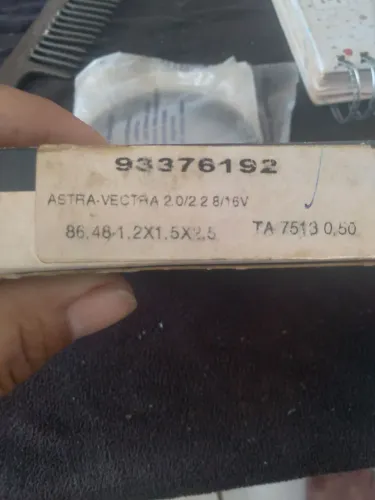 Anes de piston