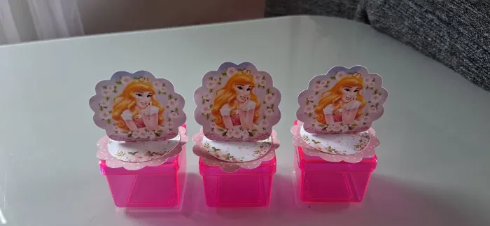 Potinho de acrílico personalizado aniversário brinde