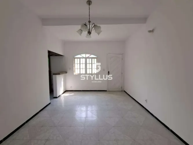 Apartamento Térreo Espaçoso com Quintal e 2 Vagas em Maria da Graça! RO01X