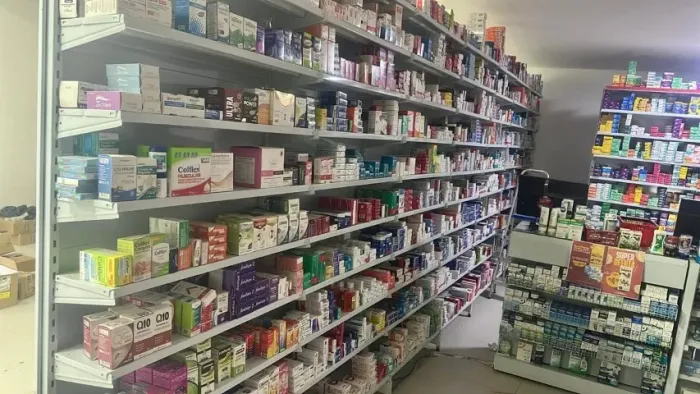 estrutura completa de movéis e expositoes para farmácia - excelente etado de conservação