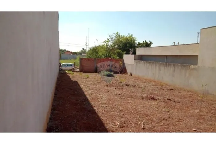Terreno 250m² no Centro de Quadra/SP à Venda!