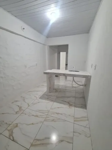 2 Kitnets no Costa Azul, cada uma com 1  quarto. Ideal para estudantes, solteiros ou casal