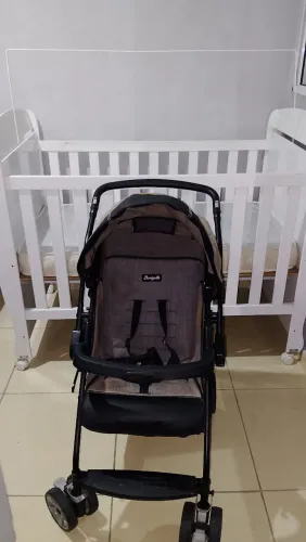 Carrinho de bebê e Berço 