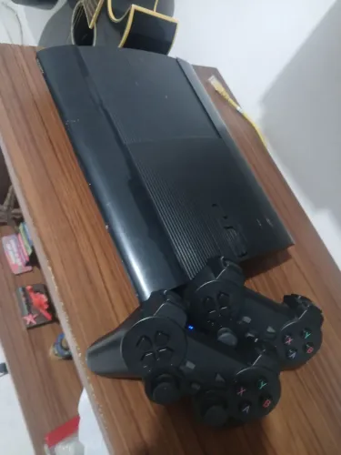 Ps3 com 2 controles