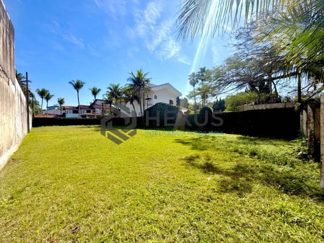 Terreno de 682 m² frente para praça no Jardim Acapulco, Guarujá