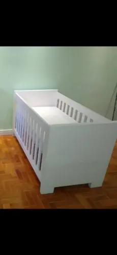 Berço em ótimo  estado,  vira cama e vem com o colchão. 