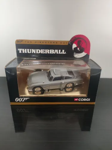 Miniatura Thunderball 007 da Corgi escala 1/32