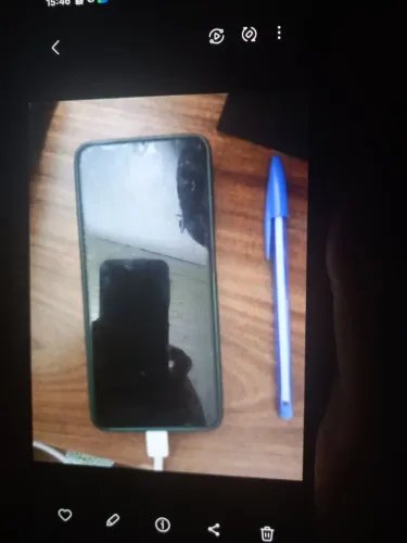 Vendo celular A12 obs...ele está com a tela trincada mais funciona *