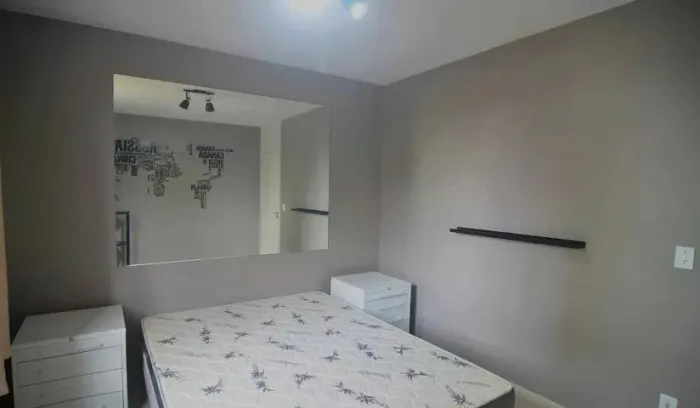 Apartamento ( 2 dormitórios ) , aluguel anual com caução e com mobília.