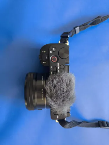 Sony ZV-E10 + lente e PZ 16-50mm 