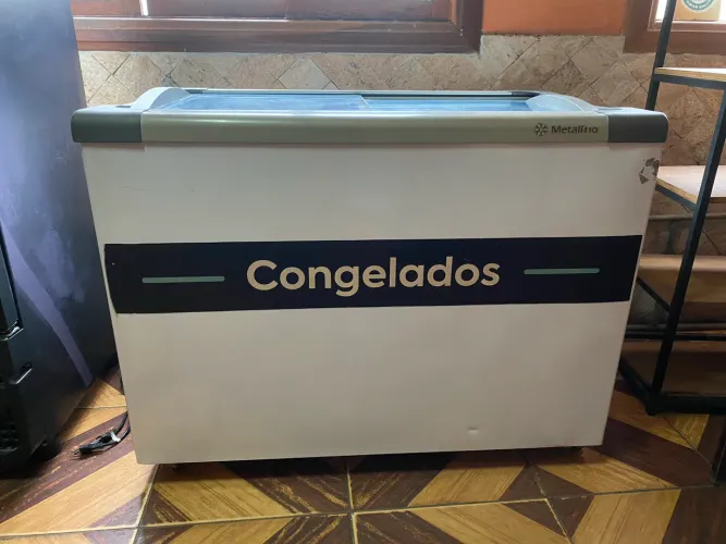 Freezer Expositor Horizontal Metalfrio - Excelente Estado | Pronto para Uso
