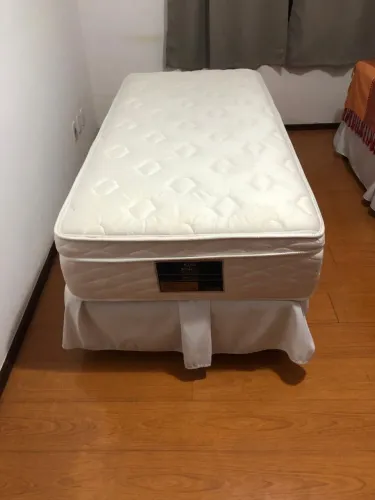 Cama box de solteiro em madeira