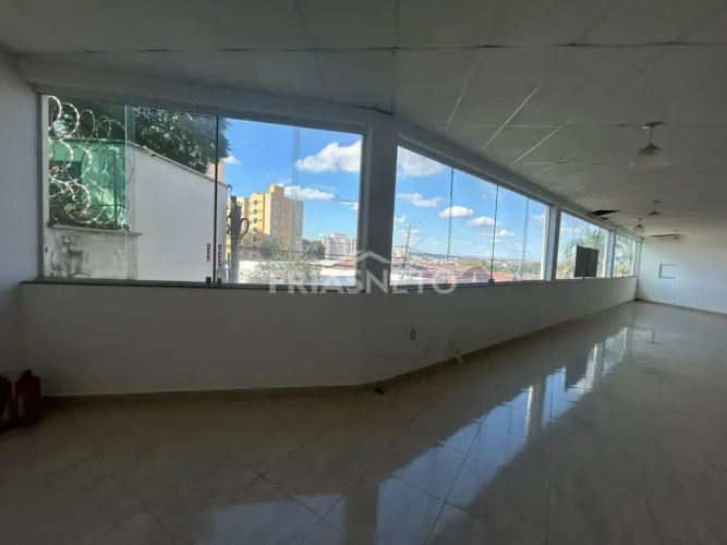 Amplo Salão no bairro Nova América
