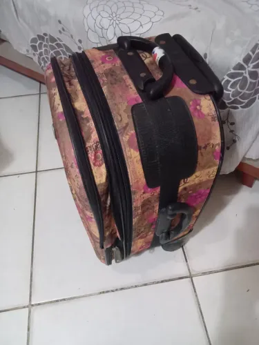Mala de viagem semi nova
