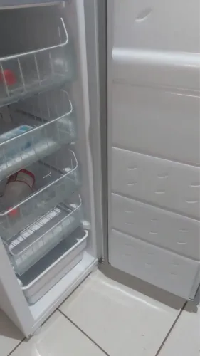 Vendo esse freezer semi novo 1800