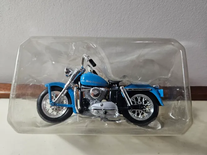 Miniatura Harley-Davidson K Model 1952 - Maisto 1:18 (Com Case)