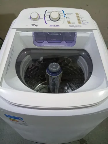 Máquina de lavar Eletrolux de 12 kilos seme nova