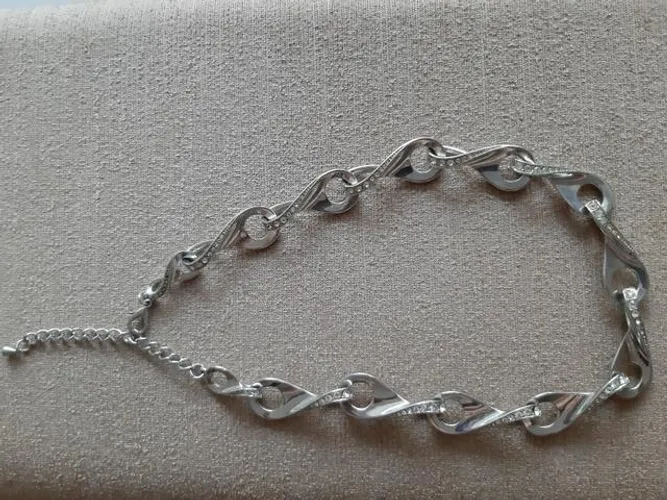 Lindo Colar em aço com Strass