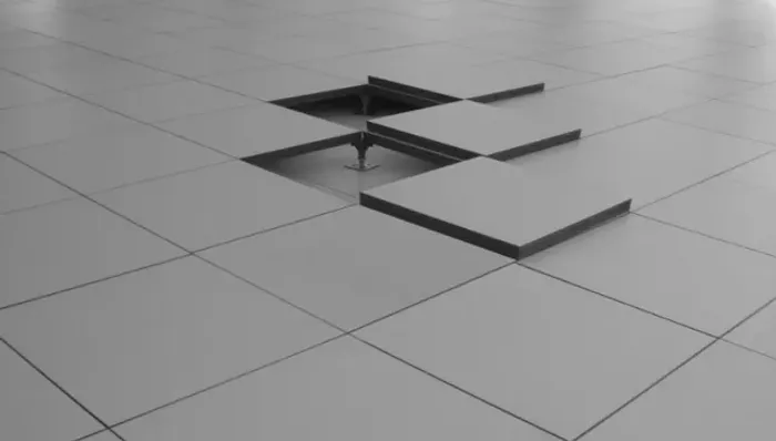 Pisos Elevado em chapas de aço sem revestimento usado