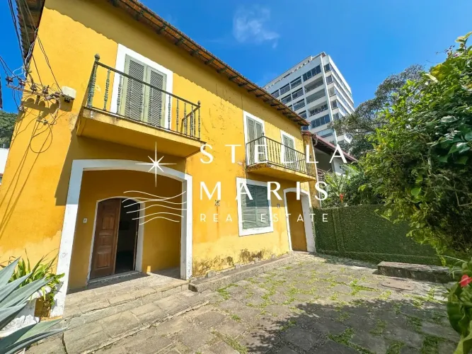 Gávea, Casa espetacular com 5 quartos e 2 vagas à venda em rua nobre situada Rua Adolfo Lu