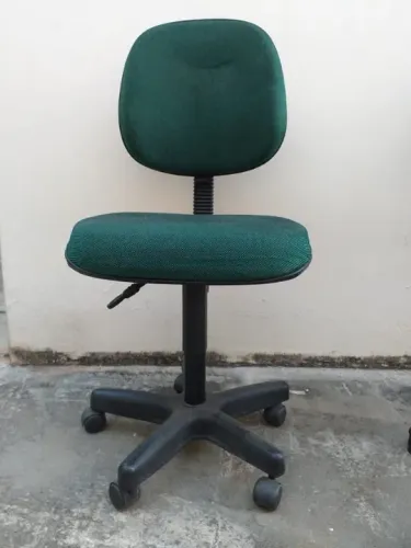 Cadeira secretária giratória com rodinhas