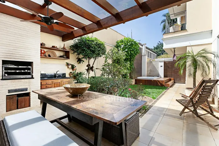 Casa em condomínio com localização privilegiada