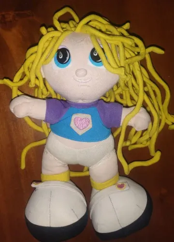 Boneca de pelúcia loira Vintage