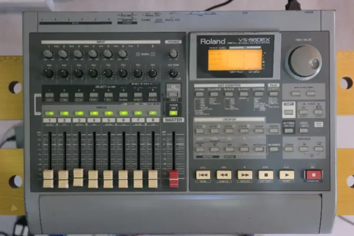 Gravador multipista VS-880Ex