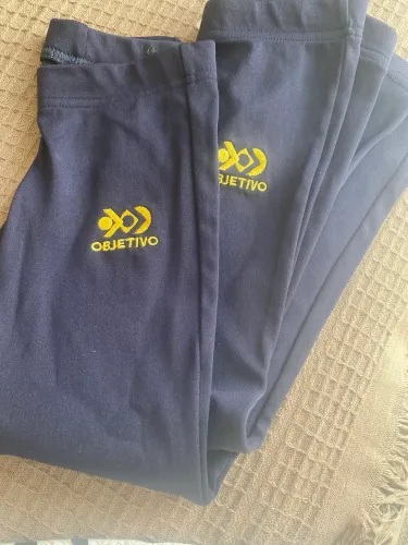 Uniforme infantil objetivo 3 camisas e 2 calças  .