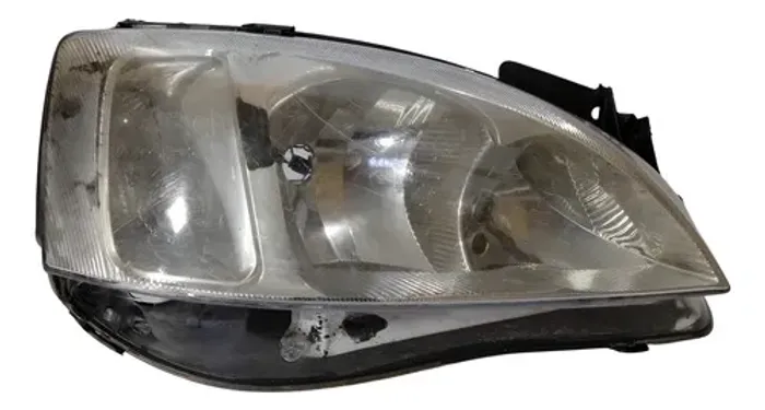 Farol Direito Corsa Montana 2008 - 2012 / Detalhe Direito/passageiro