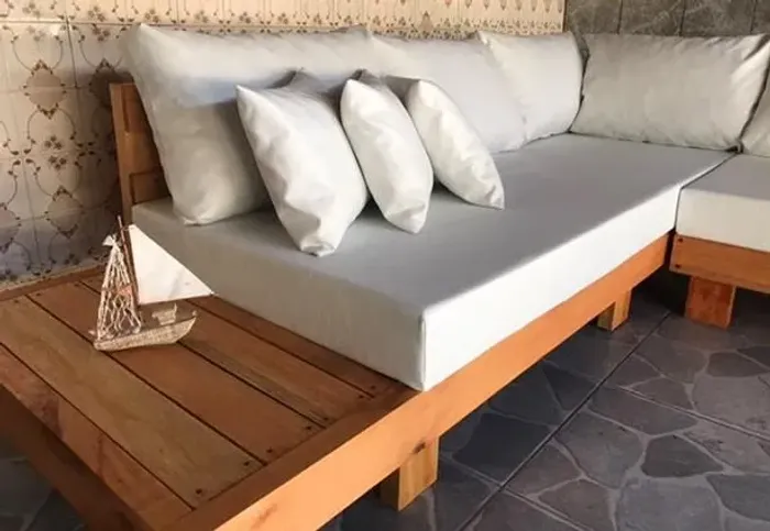 Sofá em Madeira Maciça 