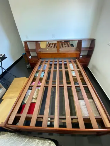 Cama de madeira maciça!!