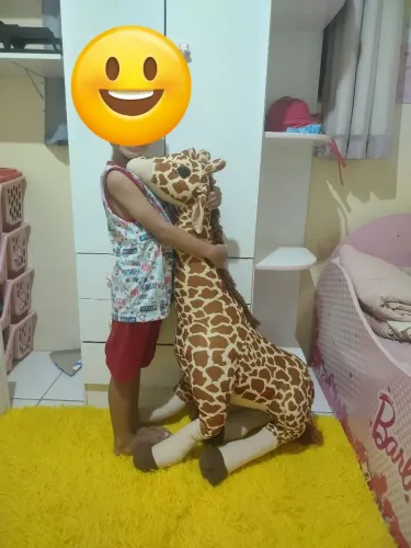 Girafa de pelúcia gigante 