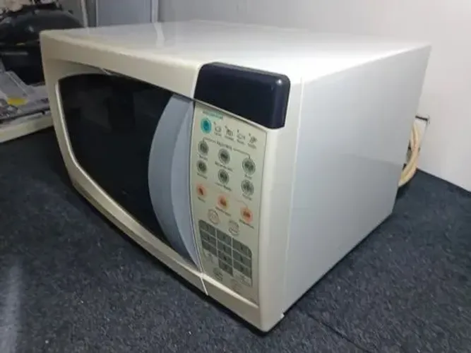 Micro-ondas Electrolux MEF28 em ótimo estado.