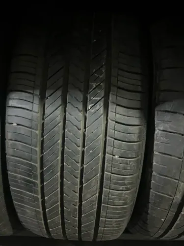 Pneu 235/50/18 Goodyer 90 % Vida Util