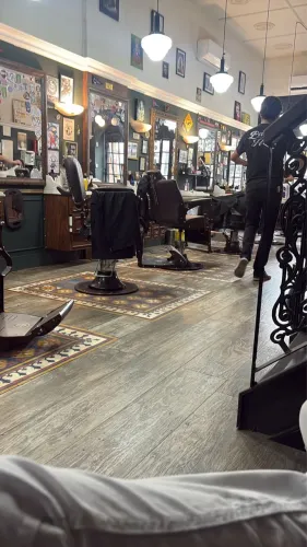 3 Espelhos Barbearia barbershop
