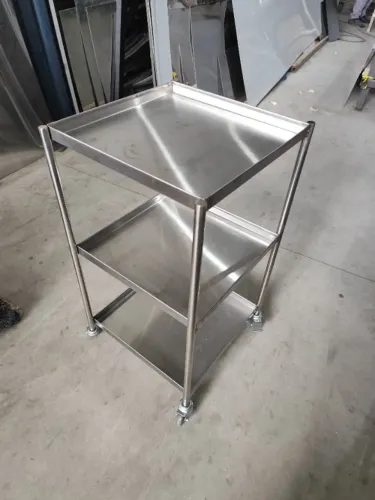 Mesa Auxiliar Resistente em Inox com Rodízios de PVC