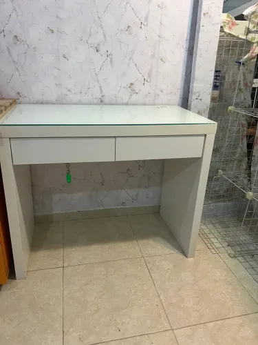 Mesa MDF c/ chaves e gavetas homeoffice/maquiagem