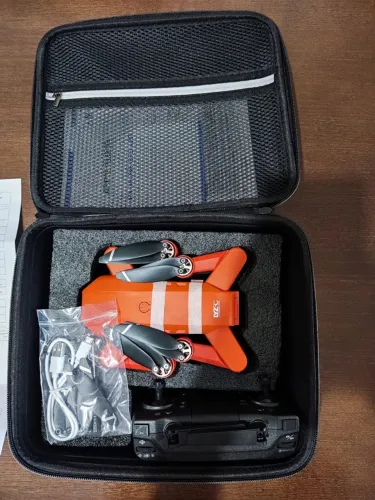 Drone com câmera e controle remoto