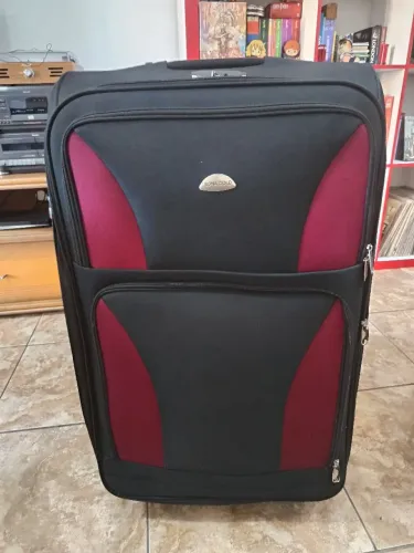 Mala de Viagem Grande, Preta com Detalhes em Vermelho