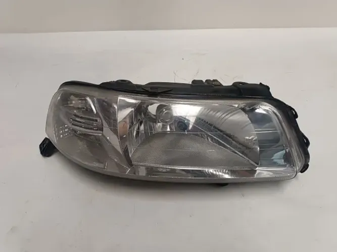 Farol Lado Direito Volkswagen Gol Saveiro Parati G3 | 2000 à 2005 - Usado/Paralelo