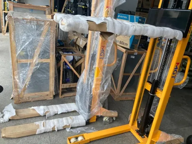 Empilhadeira Menegotti 1.0 Ton e 1.5 Ton X 1600mm manual