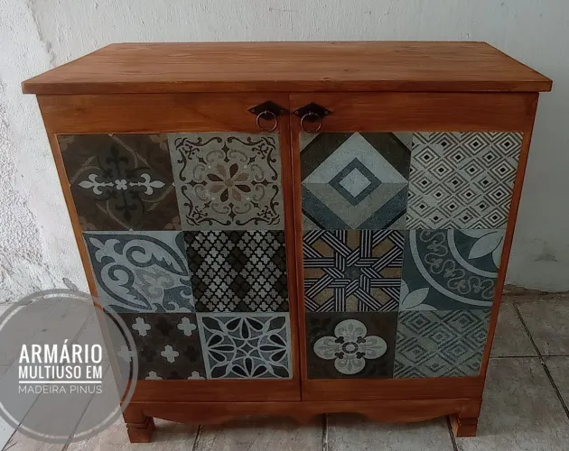 Armário Multiuso em Madeira Pinus com Design Exclusivo