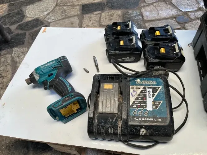 Makita Dtd152 Parafusadeira De Impacto 18v Azul-turquesa- Kit com 4 baterias e carregador