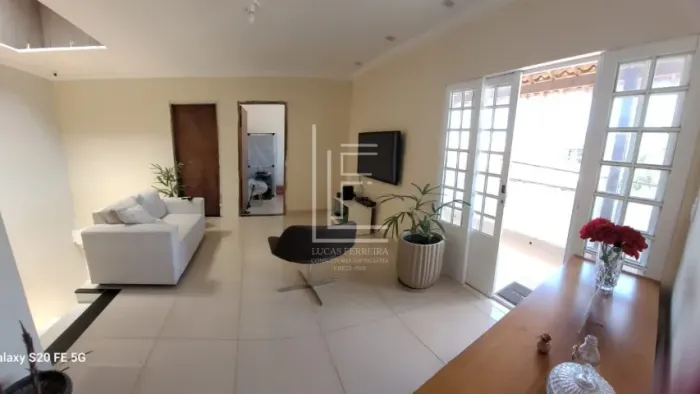 Casa de 4 quartos em ótima localização na Santa Lúcia