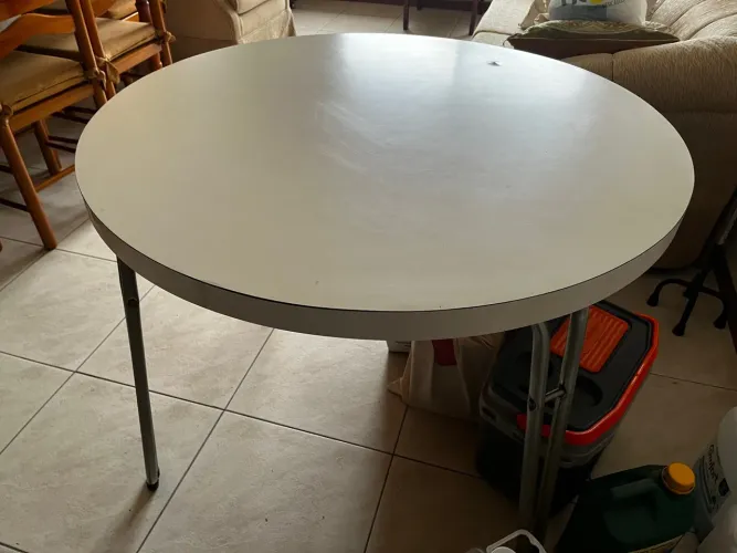 Mesa redonda tampo laminado (fórmica branca)