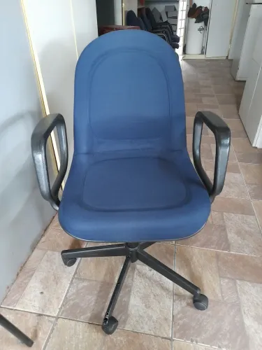 Cadeira de Escritório Giratória Azul - Semi novas