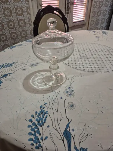 Bomboniere de Cristal com Tampa. Elegância e Charme!