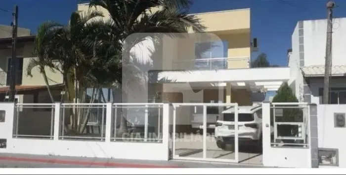 Casa de 4 dormitórios à venda no Carianos